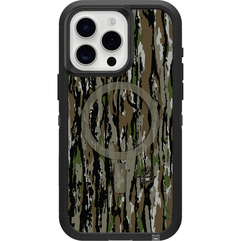 iPhone 15 Pro Max Defender Series XT Case for MagSafe Realtree